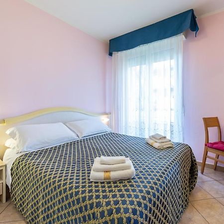 Aparthotel Residenza Melucci Rimini Exterior foto