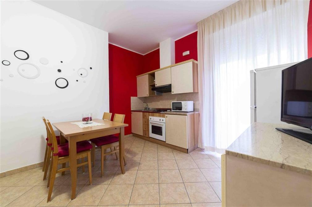 Aparthotel Residenza Melucci Rimini Exterior foto