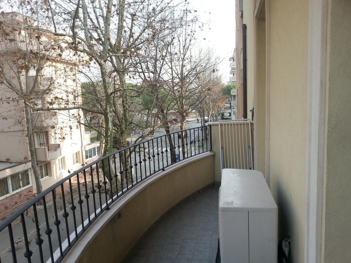 Aparthotel Residenza Melucci Rimini Exterior foto