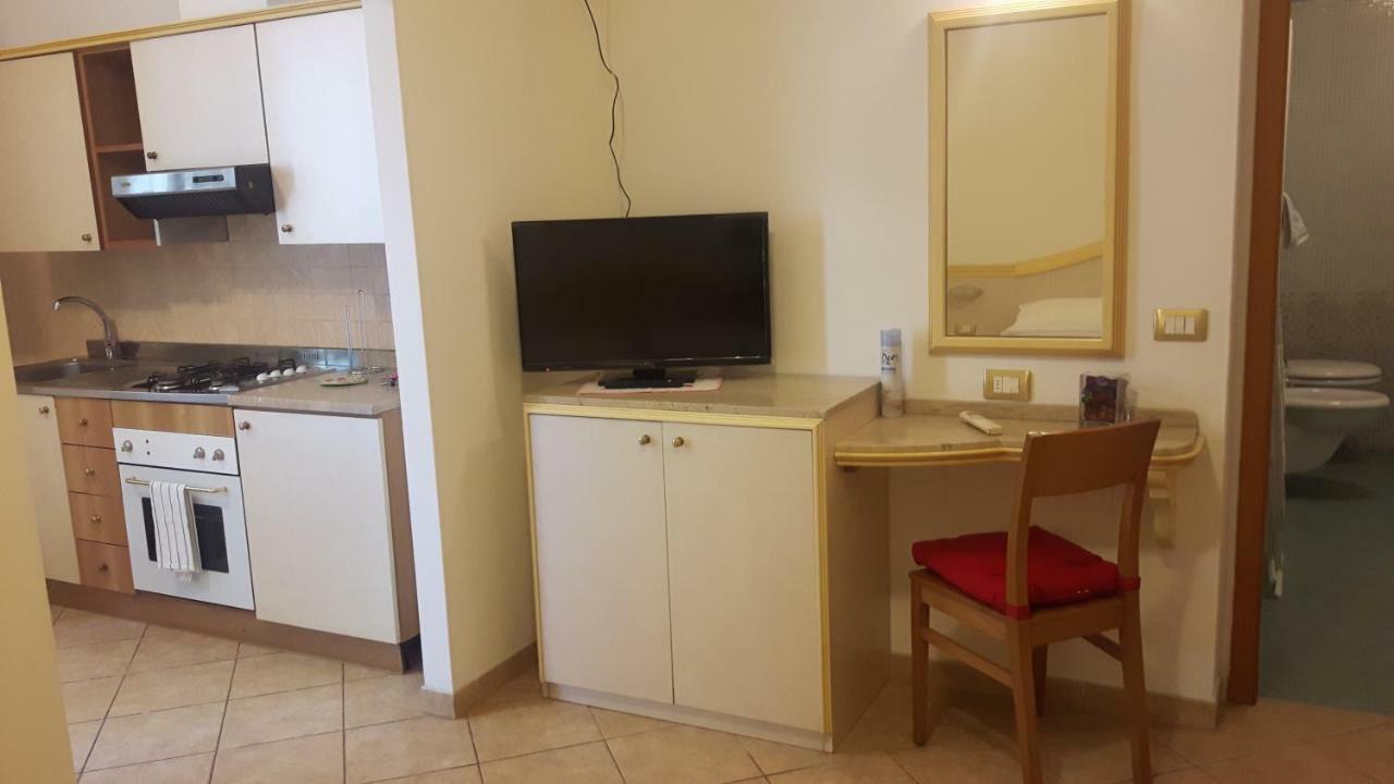 Aparthotel Residenza Melucci Rimini Exterior foto